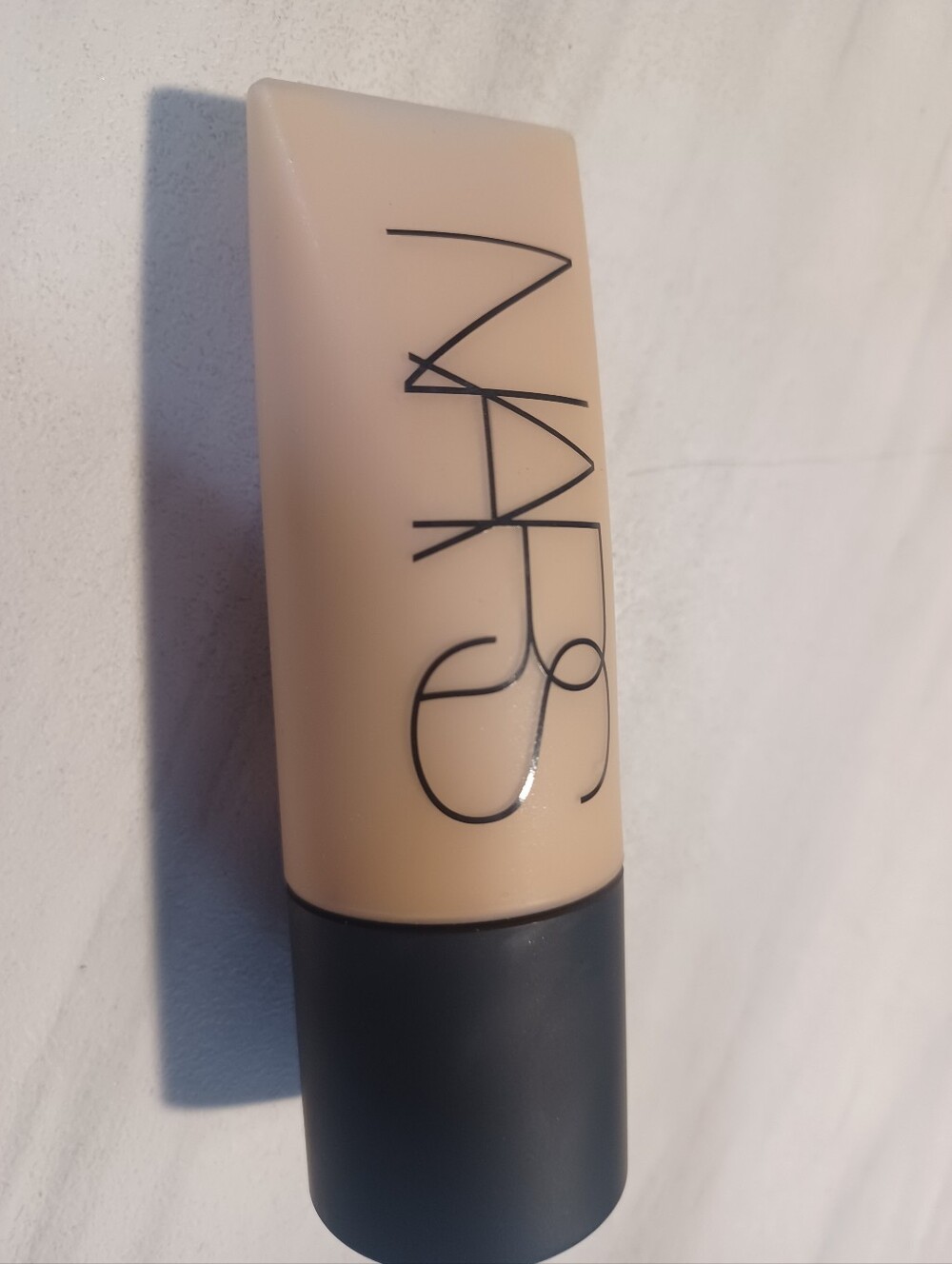 🌟NARS SOFT MATTE COMPLETE  (FIJI / LIGHT 5) Foundation Tube in Light Beige